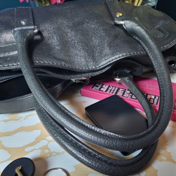 Michael Kors Hamilton Satchel With Padlock And Key Charm In Black Leather - Picture 4 of 15